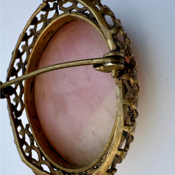 Vintage Cameo Brooch with Gold Trim - Picture 6 of 14